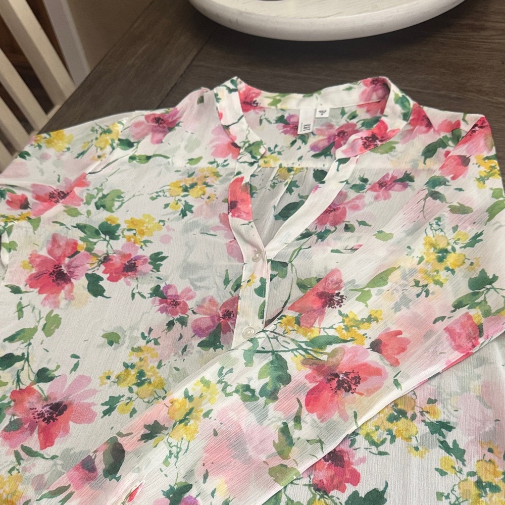 Kut from the Kloth White Floral V-Neck Blouse with Pink & Yellow Blooms